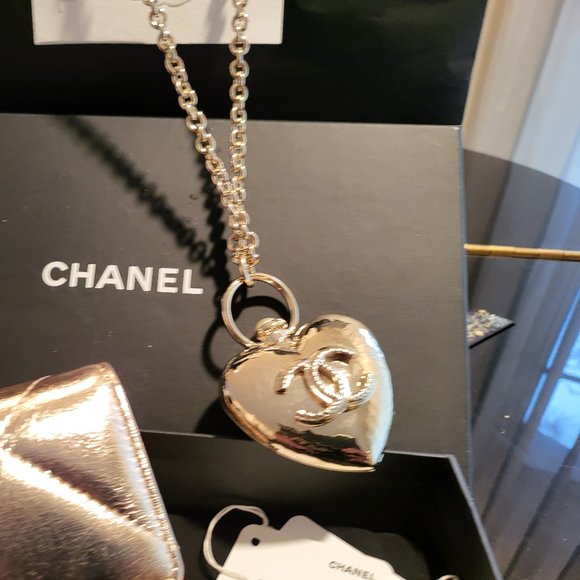 22C Chanel CC Long Necklace Heart Locket - AB7531 B07266 - Picture 15 of 16